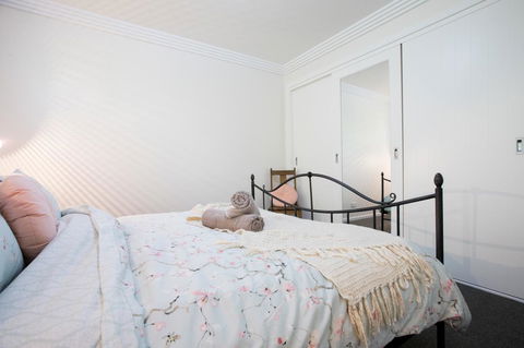 Armidale Cottage - House 2 - Hotel Accommodation 24