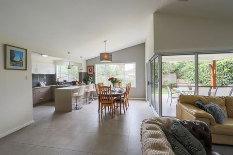 Armidale Cottage - House 2 - Hotel Accommodation 16