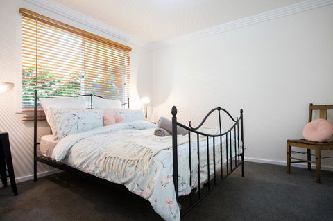 Armidale Cottage - House 2 - Hotel Accommodation 23
