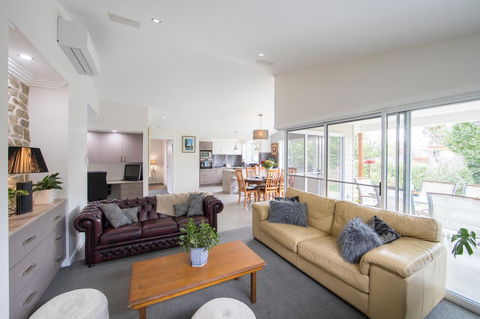Armidale Cottage - House 2 - Hotel Accommodation 19