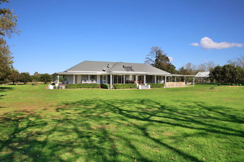 Terara Riverside Retreat - Hotel Accommodation 23