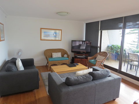 Manly Paradise Motel & Apartments - Hotel Accommodation 25