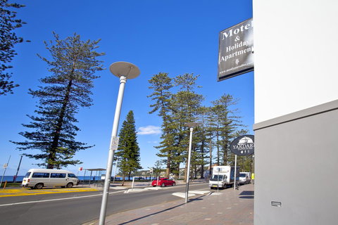 Manly Paradise Motel & Apartments - Hotel Accommodation 18