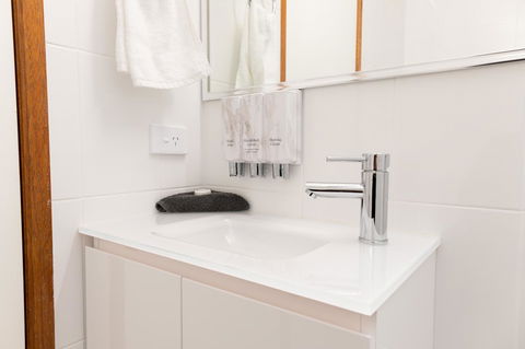 Sapphire Waters Motor Inn - Hotel Accommodation 1