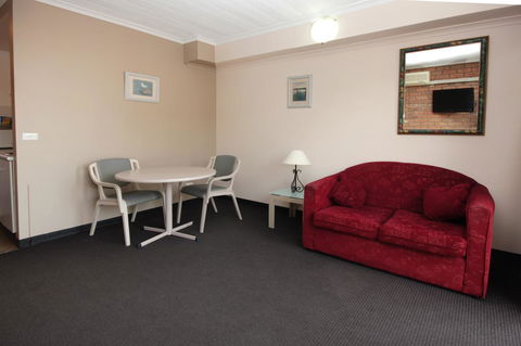 Sapphire Waters Motor Inn - Hotel Accommodation 13