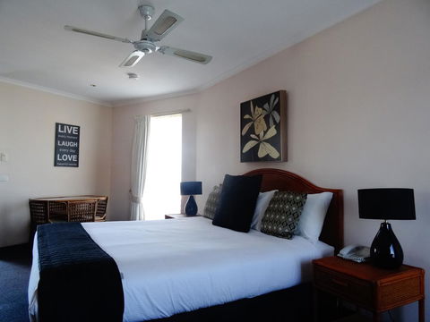 Sapphire Waters Motor Inn - Hotel Accommodation 27