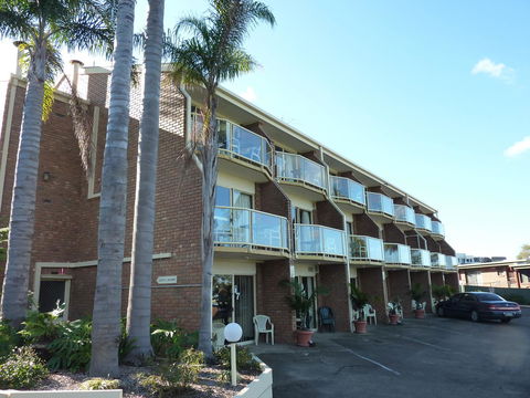 Sapphire Waters Motor Inn - Hotel Accommodation 34