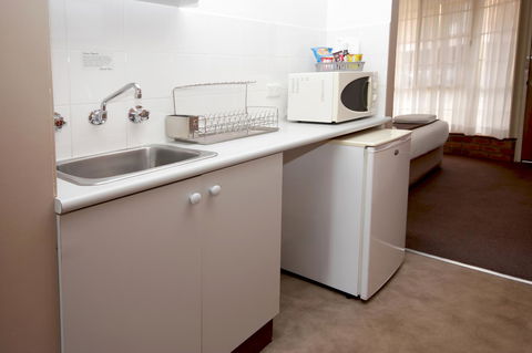 Sapphire Waters Motor Inn - Hotel Accommodation 19