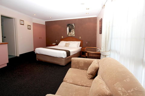 Sapphire Waters Motor Inn - Hotel Accommodation 6