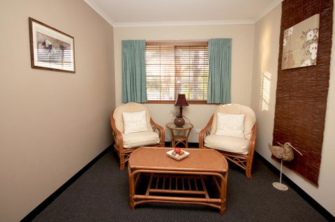 Sapphire Waters Motor Inn - Hotel Accommodation 14