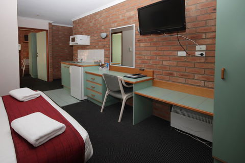 Sapphire Waters Motor Inn - Hotel Accommodation 23