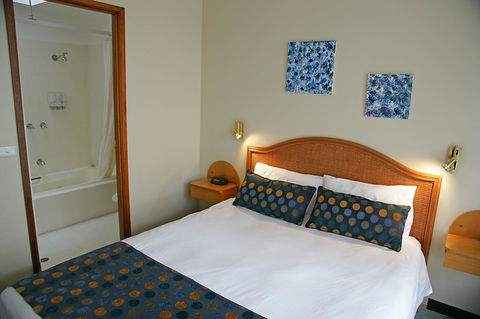 Sapphire Waters Motor Inn - Hotel Accommodation 40