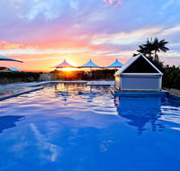 Oaks Waterfront Resort - Hotel Accommodation