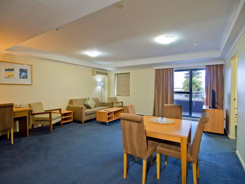 Oaks The Entrance Waterfront Suites - Hotel Accommodation 8