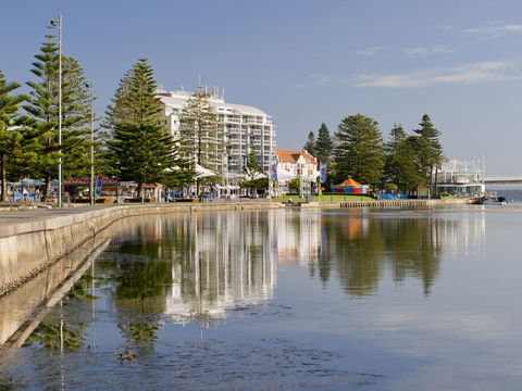 Oaks The Entrance Waterfront Suites - Hotel Accommodation 4