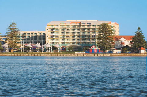 Oaks The Entrance Waterfront Suites - Hotel Accommodation 9