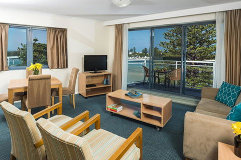 Oaks The Entrance Waterfront Suites - Hotel Accommodation 2