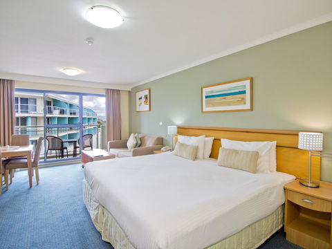 Oaks The Entrance Waterfront Suites - Hotel Accommodation 10