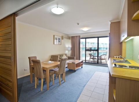 Oaks The Entrance Waterfront Suites - Hotel Accommodation 11
