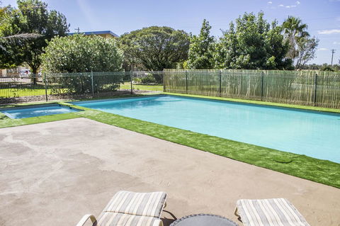 Allonville Gardens Motel - Hotel Accommodation 9