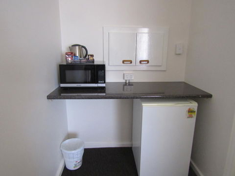 Allonville Gardens Motel - Hotel Accommodation 16