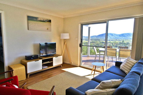 Coastwatch, 26 Comara Terrace - Hotel Accommodation 3