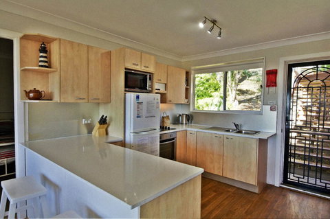 Coastwatch, 26 Comara Terrace - Hotel Accommodation 2