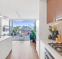 Large Light Luxe 3BDR 2BA Free Parking - walk to Sydney Uni and RPA - Hotel Accommodation