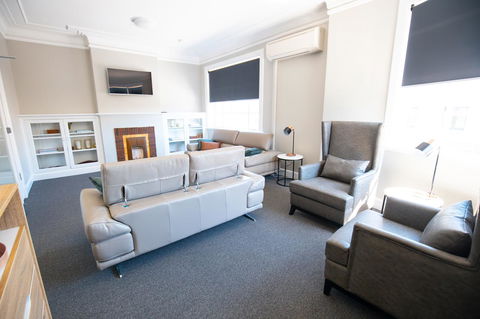 Horse And Jockey Hotel Homebush - Hotel Accommodation 14