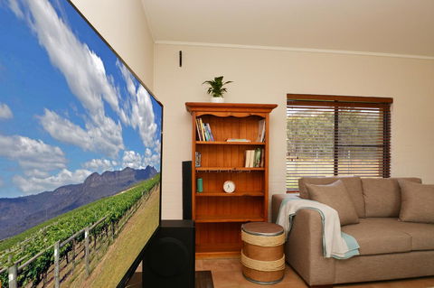 JE Guesthouse, Central To All The Hunter Valley Has To Offer - Hotel Accommodation 5