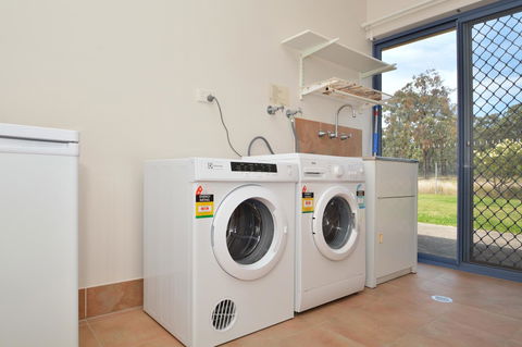 JE Guesthouse, Central To All The Hunter Valley Has To Offer - Hotel Accommodation 38