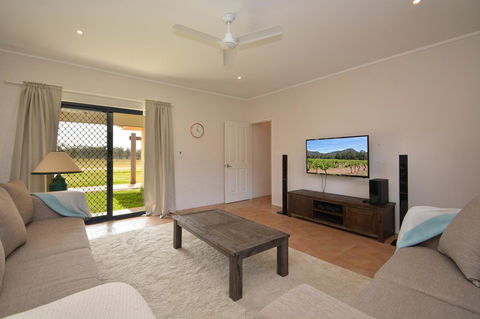 JE Guesthouse, Central To All The Hunter Valley Has To Offer - Hotel Accommodation 4