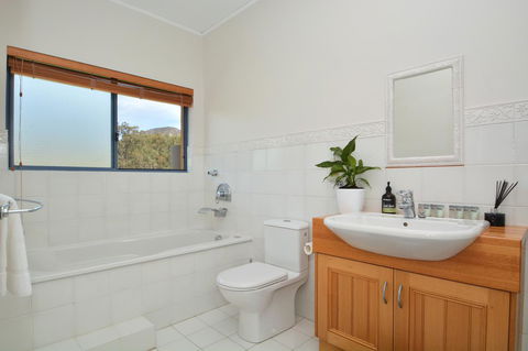 JE Guesthouse, Central To All The Hunter Valley Has To Offer - Hotel Accommodation 23