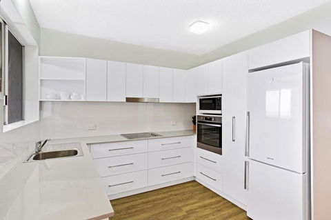 Victoria Parade, Kiah, Unit 10, 53 - Hotel Accommodation 4