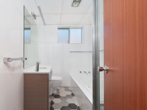 Victoria Parade, Kiah, Unit 10, 53 - Hotel Accommodation 11