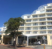 Ettalong Beach Premium Waterview Apartments - Hotel Accommodation