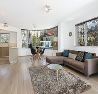 Lower Bridge and Sails - Executive 2BR Darlinghurst Apartment with Balcony and Rooftop Views - Hotel Accommodation