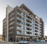 Honeysuckle Executive Apartments - Hotel Accommodation