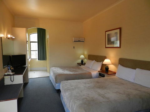 Prince Of Wales Hotel - Hotel Accommodation 3