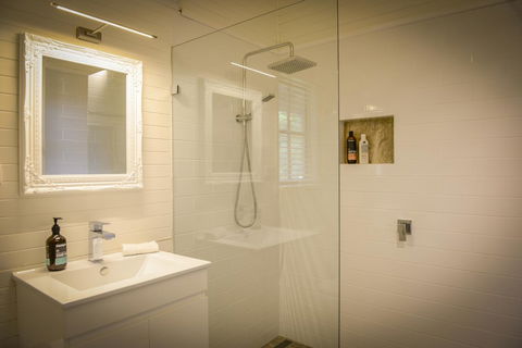 Arcadia - The Barn Cottage & Rosehill Cottage - Hotel Accommodation 11