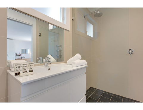 Spacious Cottage With Views, 10 Mins From The City - Hotel Accommodation 4