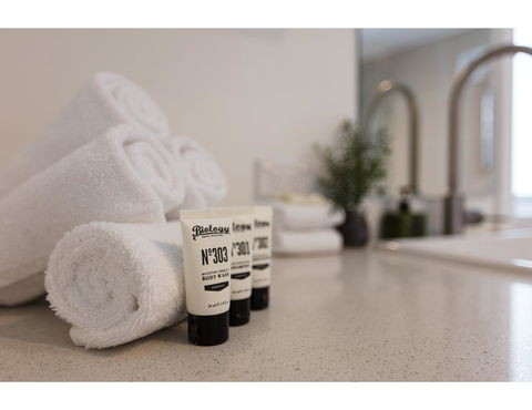 Spacious Cottage With Views, 10 Mins From The City - Hotel Accommodation 5