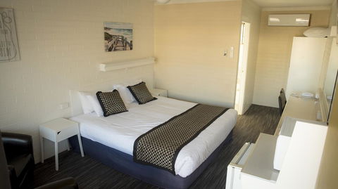 Coastal Bay Motel - Hotel Accommodation 42