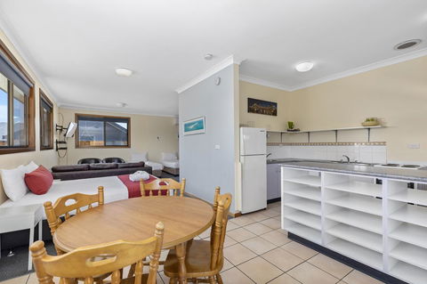 Coastal Bay Motel - Hotel Accommodation 9