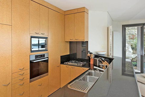 STUNNING MANLY VIEWS - Hotel Accommodation 11