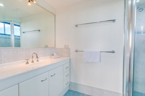 Pacific Towers Beach Resort - Hotel Accommodation 36