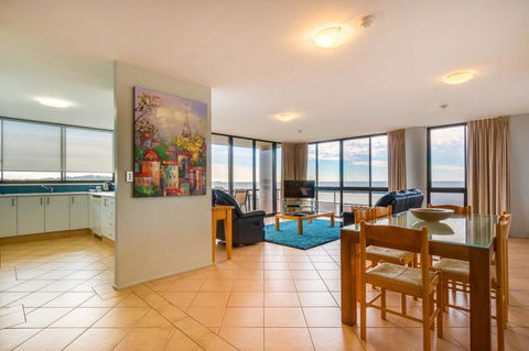 Pacific Towers Beach Resort - Hotel Accommodation 43