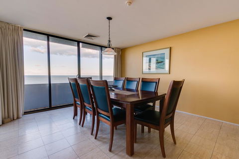 Pacific Towers Beach Resort - Hotel Accommodation 24