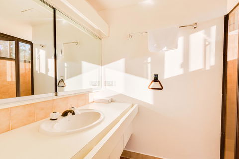 Pacific Towers Beach Resort - Hotel Accommodation 28