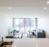 Near train station new 2 BR apt/free parking - Hotel Accommodation